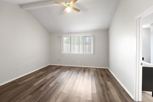 Building Photo - 1202 Manorglen Dr