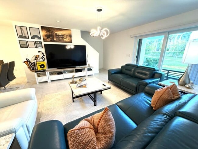 Building Photo - 1880 Grantham Ct