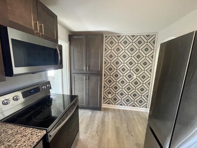 Building Photo - "Charming 3-Bed Home with Finished Basemen...