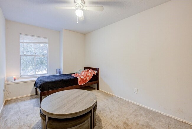 Building Photo - 11843 Sunny Stream Dr