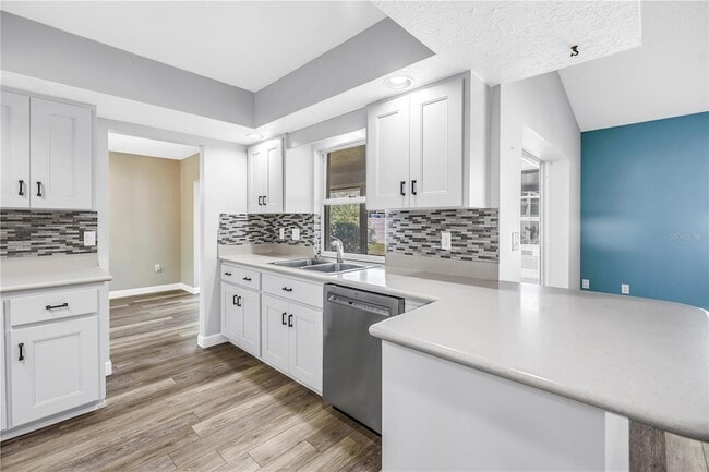 Building Photo - 5771 Timberlake Dr