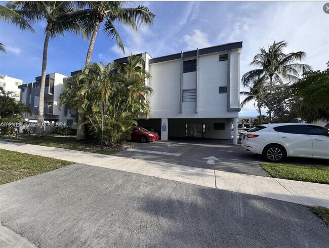 Building Photo - 3582 NE 171 St