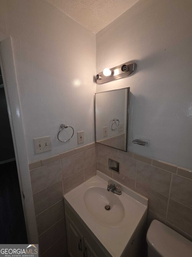 Building Photo - 707 Battle Creek Rd