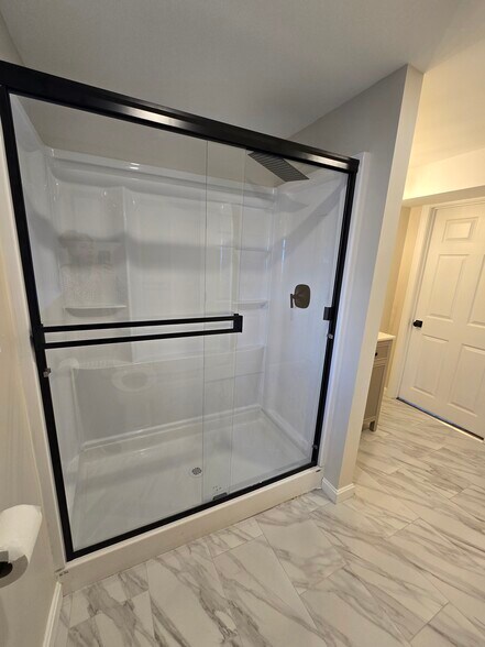 Building Photo - 27 Douglas Ave