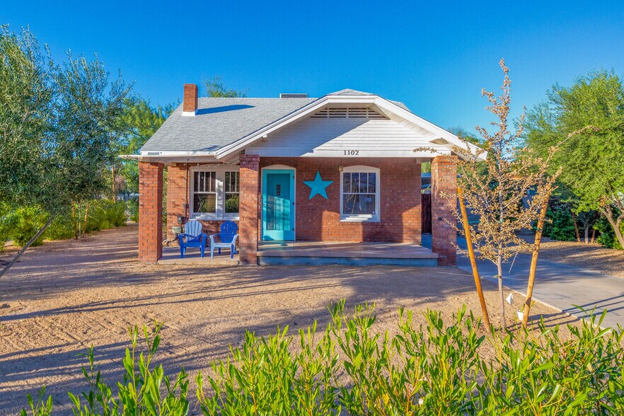 Primary Photo - 1102 E Palm Lane