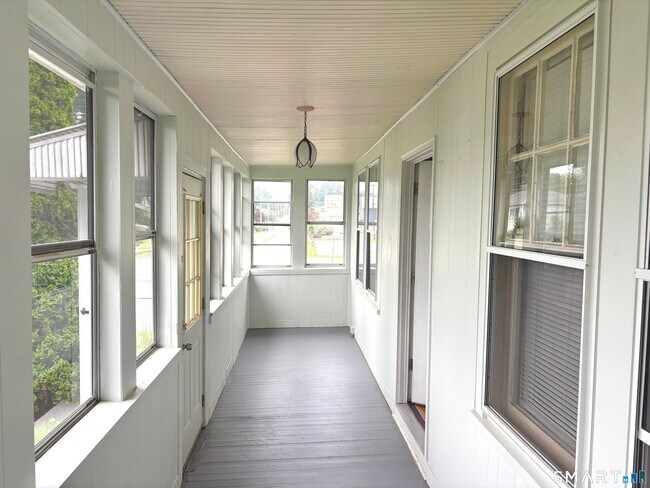 Building Photo - 565 Sylvan Ave