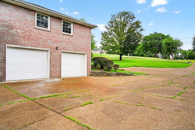 Building Photo - 121 Caldwell Dr