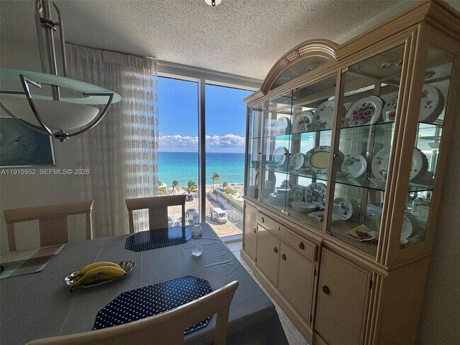 Building Photo - 2030 S Ocean Dr