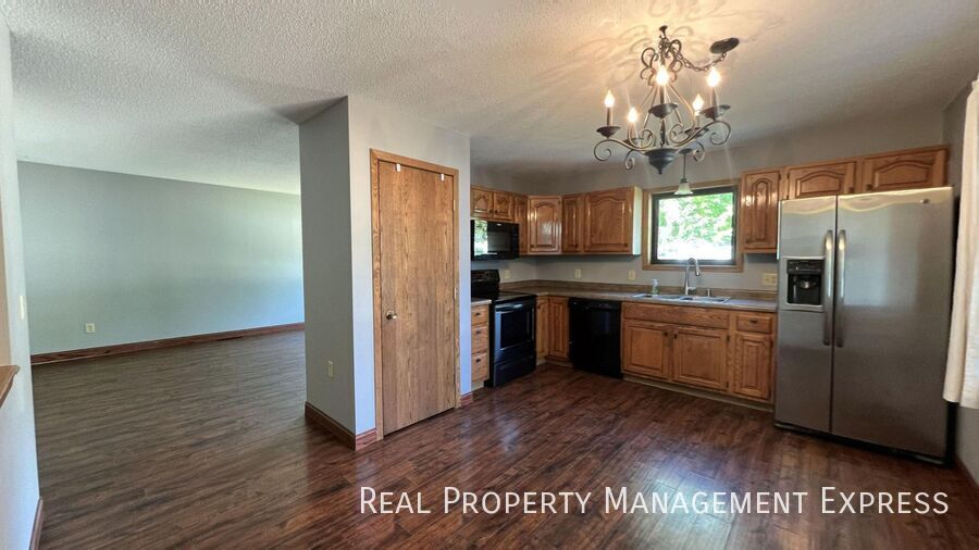 Primary Photo - Spacious 5-Bedroom Home with Modern Updates in Sioux Falls