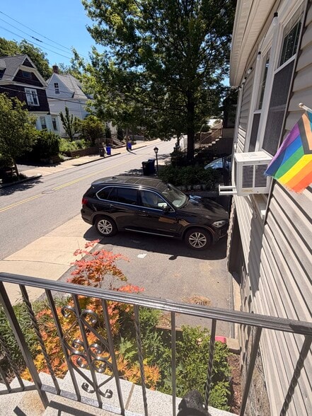 parking spot - 50 Pierce St