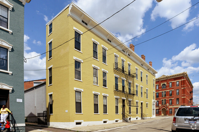 Building Photo - 1901 Freeman Ave