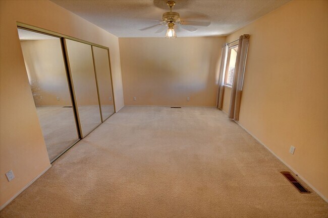 Building Photo - 10028 Del Chaparral Ct NE
