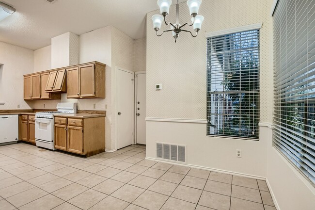 Building Photo - Beautiful 3/2 on Greenbelt (Inquire for Av...