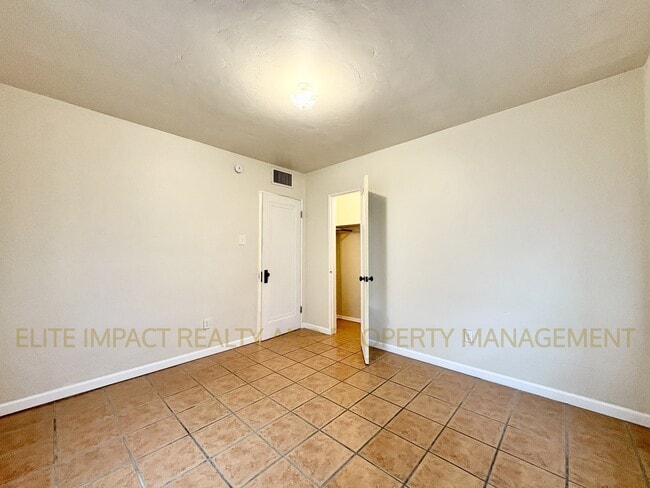 Building Photo - 1723 N Desmond Ln