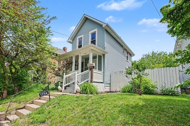 Building Photo - 1756 Bruck St