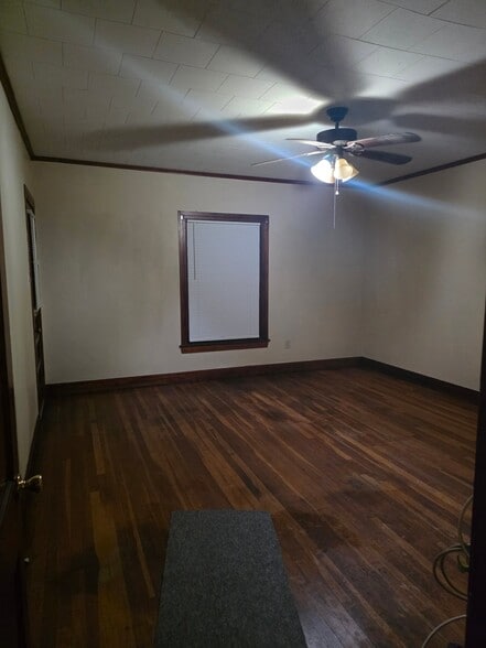 Building Photo - 308 S Trinity St