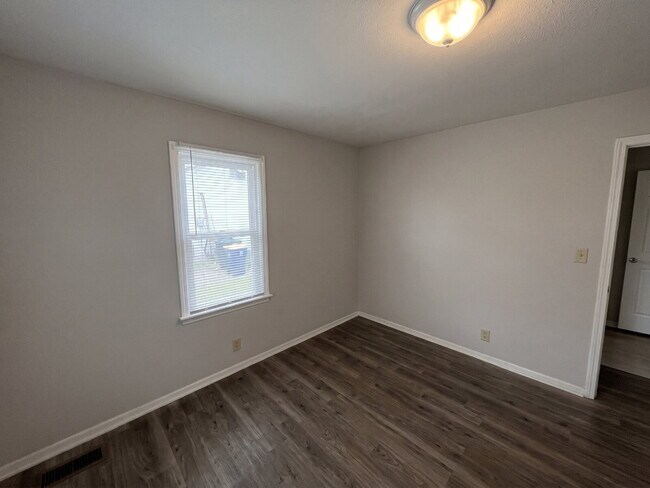 Building Photo - 9434 Bristol Ave