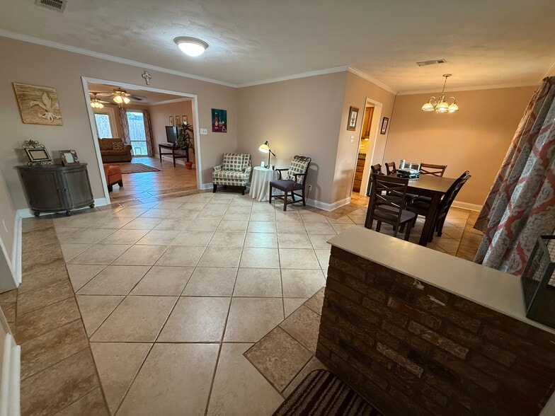 Building Photo - 1451 Aris Ave