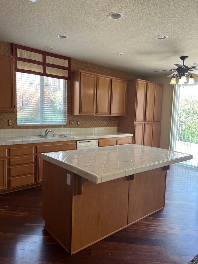 Building Photo - Beautiful home on cul-de-sac!!!