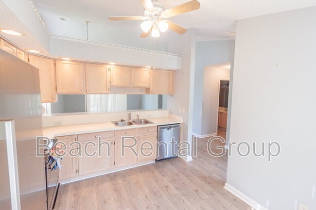 Building Photo - 6661 Wisteria Dr