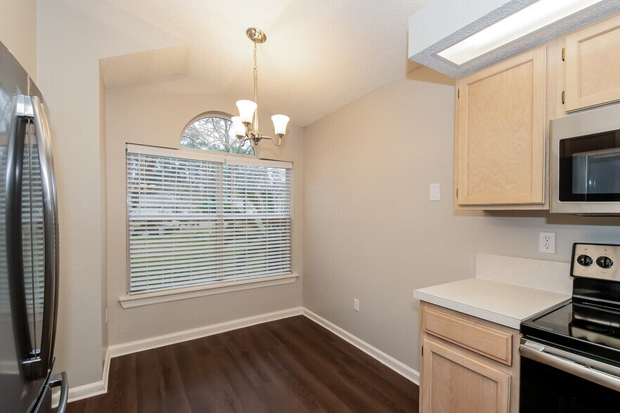 Building Photo - 7410 Carriage Side Ct