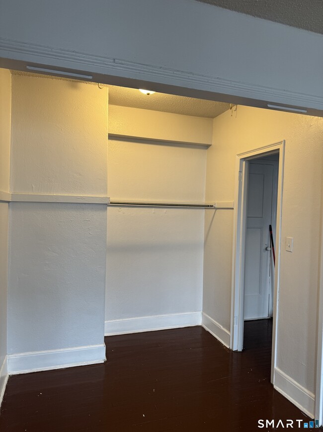 Building Photo - 144 Grove St