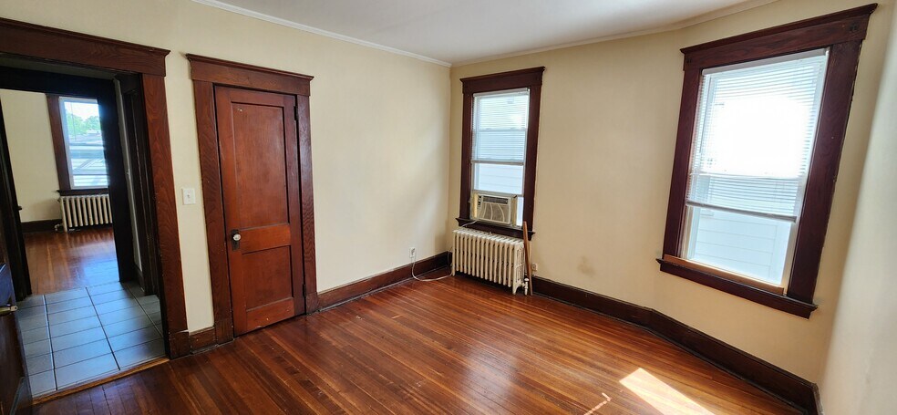 Building Photo - 352 Elm St