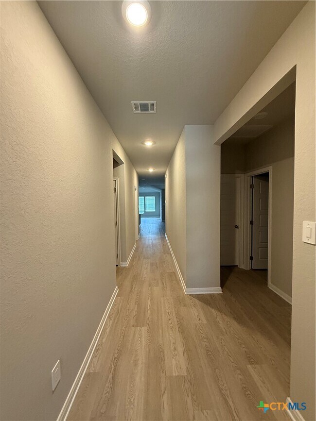 Building Photo - 3059 Pike Dr
