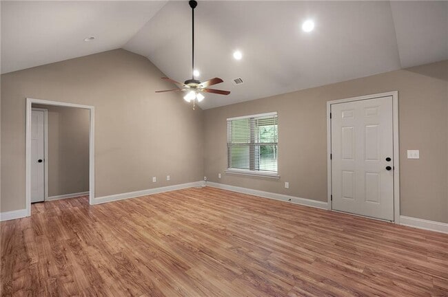 Building Photo - 211 Gilmore Cir SW