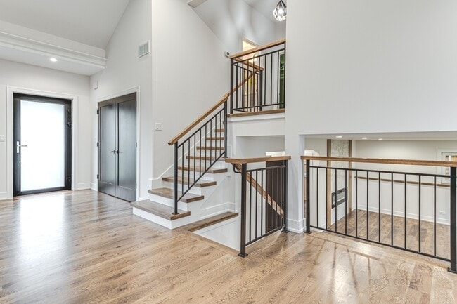 Building Photo - 5330 W 86th St