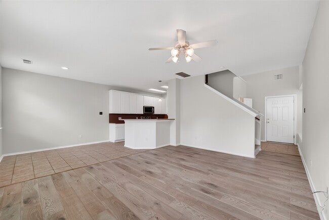 Building Photo - 16623 Newglen Ln