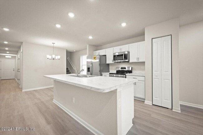 Building Photo - 844 Hartshill Pl