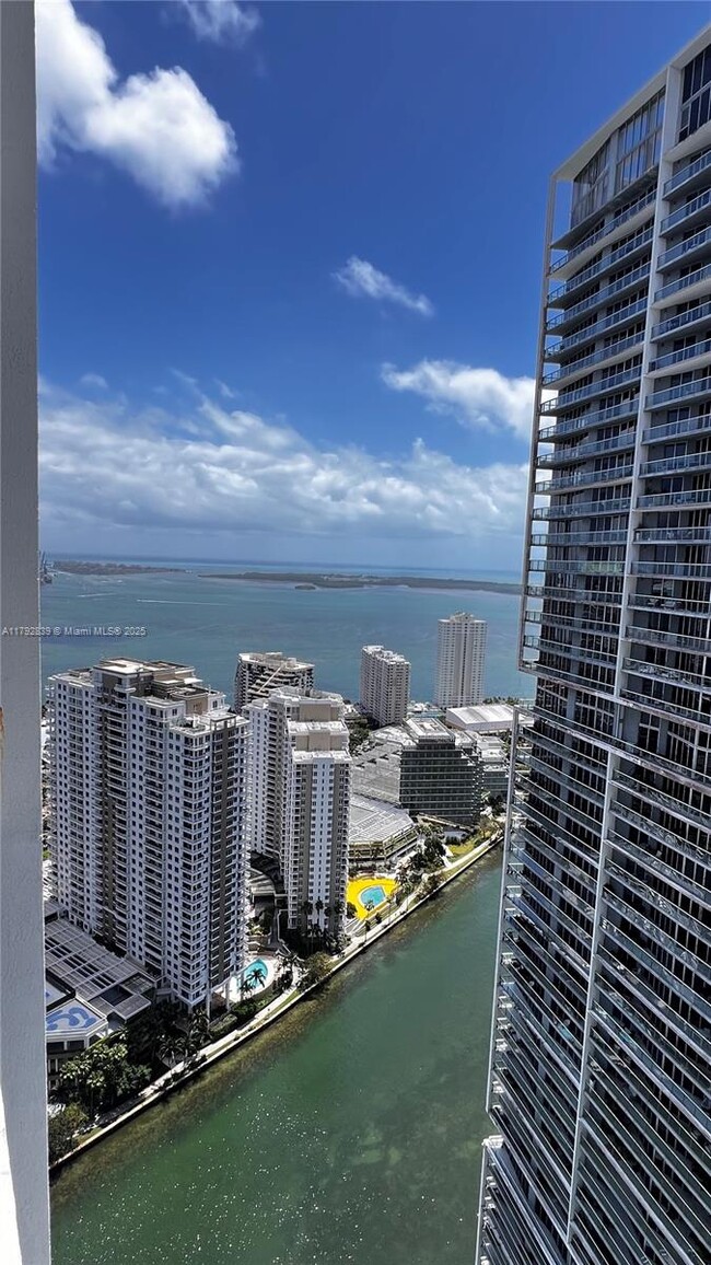 Building Photo - 475 Brickell Ave