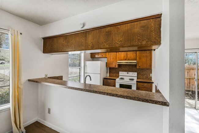 Building Photo - 217 Lazy Ln