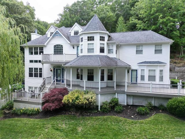 Primary Photo - 6 bedroom in Centerport NY 11721