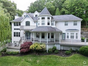 Building Photo - 6 bedroom in Centerport NY 11721