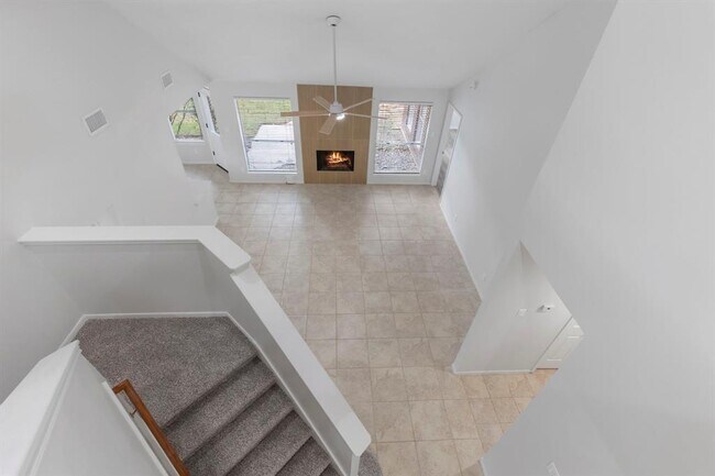 Building Photo - 1815 Moston Dr