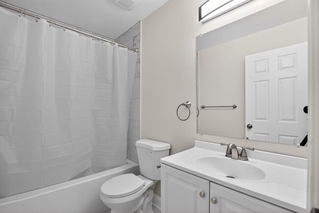 Building Photo - 2736 Albermarle Pl