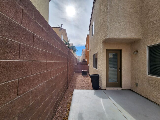 Building Photo - Southwest Beauty