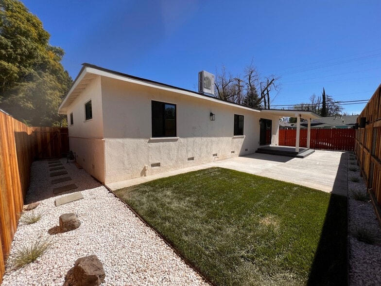 Building Photo - 6641 Glade Ave