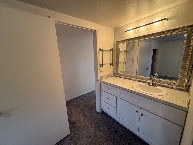 Building Photo - 1090 University Ave