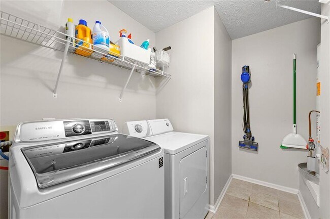 Building Photo - 4295 Cabretta Dr