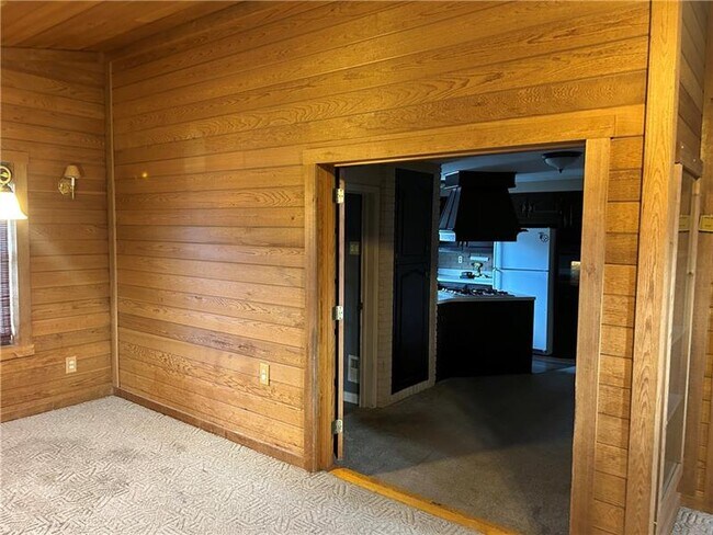 Building Photo - 414 Plum Ave