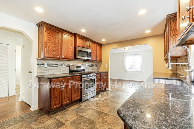 Building Photo - 1097 Richardson Ave