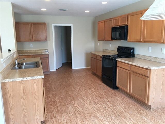 Building Photo - 9125 Old Clydesdale Drive
