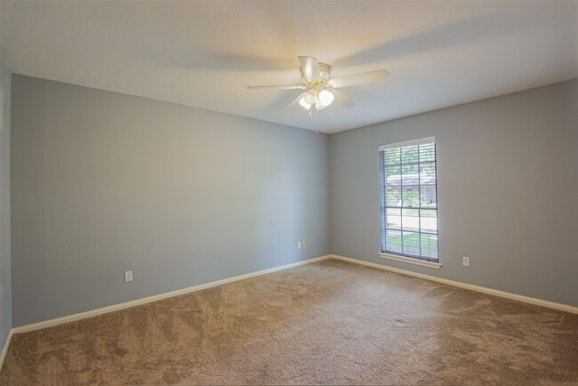 Building Photo - 9710 Springmont Dr