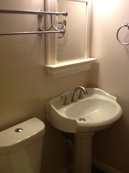 Building Photo - 311 N Westlake Ave