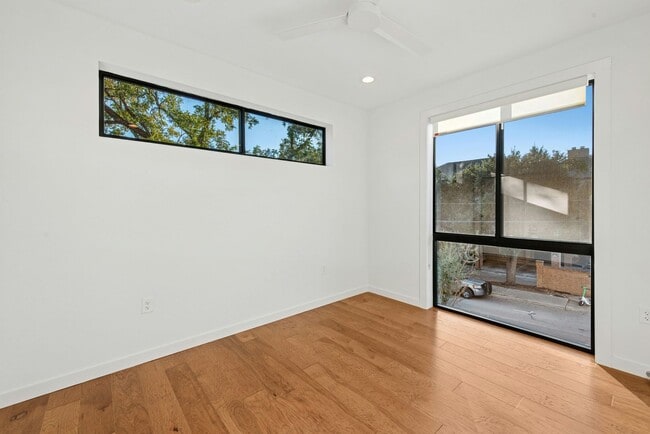 Building Photo - Three 3X3 stand alone townhomes in West Campus!