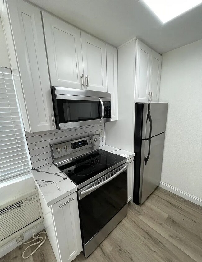 Building Photo - 4860 Rolando Ct