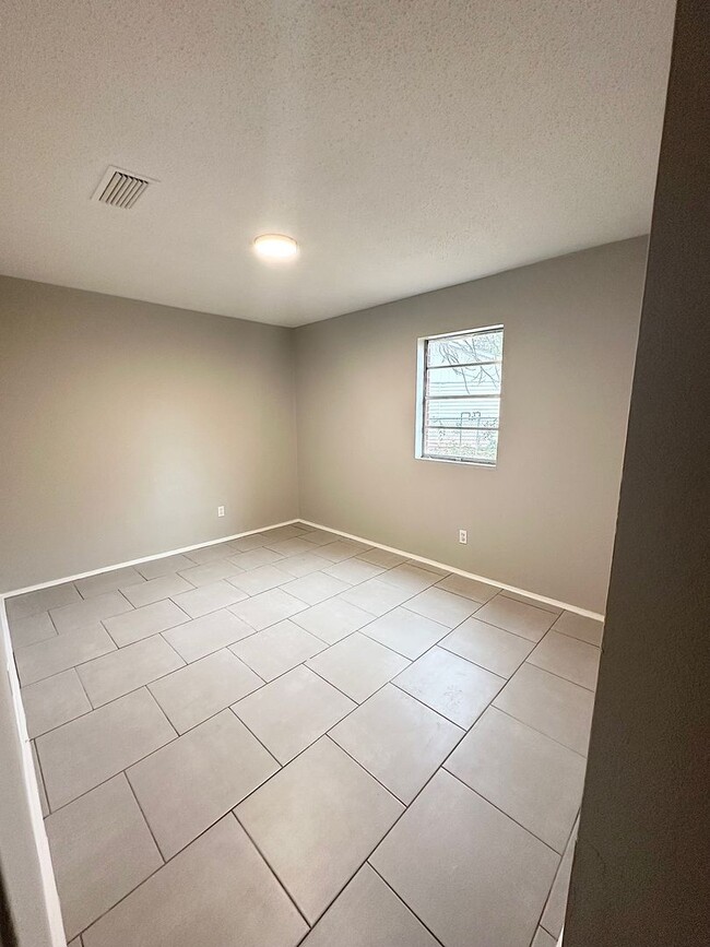 Building Photo - 3012 Gaines St